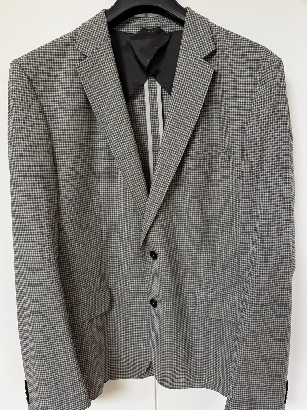 Hugo Boss Sport Coat Blazer – Size 46R – Reda Italian Wool – Gray Micro Check